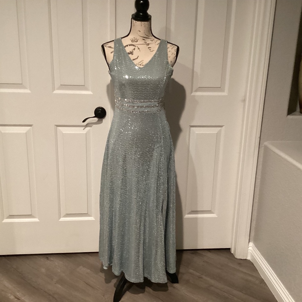 Tween Diva Women Sequins Formal Dress, Size 16, Color Blue (like new)